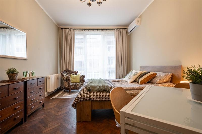 3 Bdr - Center Artistic - 115 M2 Apartament