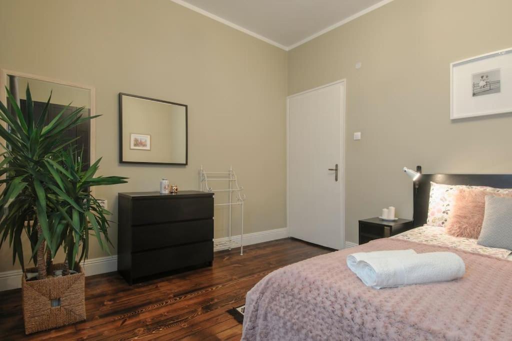 3 Bdr - Center Artistic - 115 M2 *