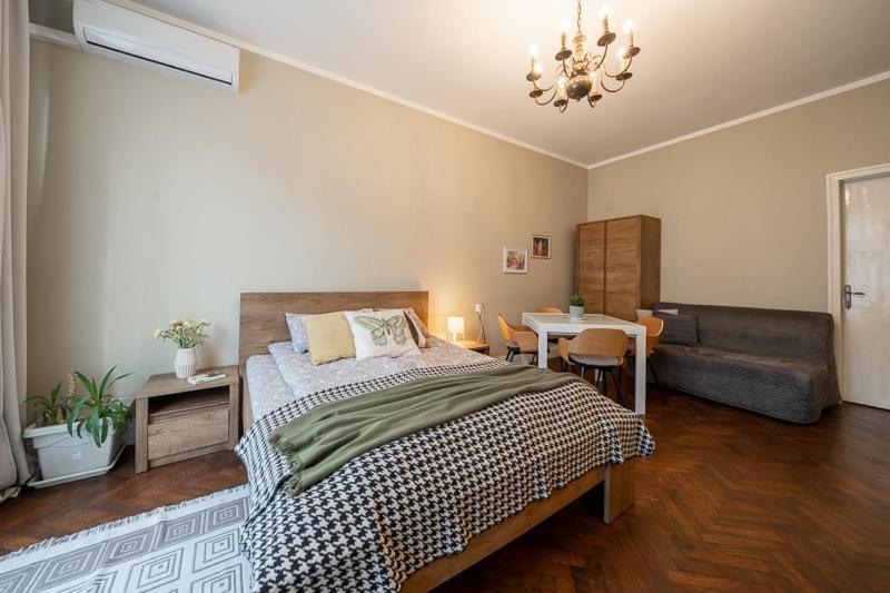 3 Bdr - Center Artistic - 115 M2 Apartment *